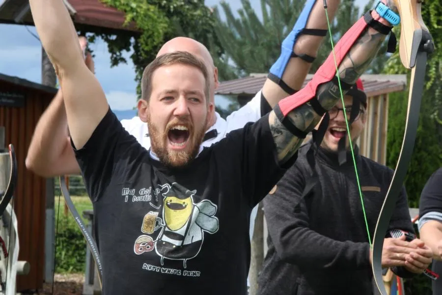 Jubel beim Bogenschießen im Polter Camp