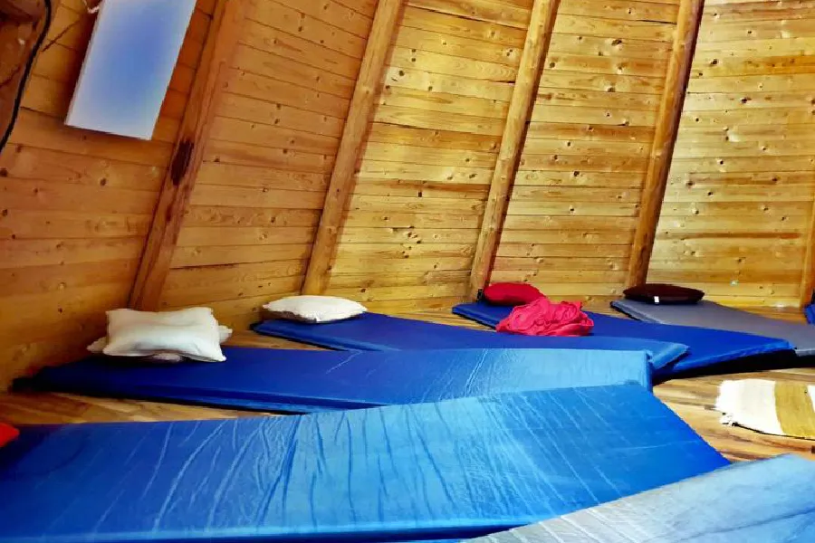 Schlafplätze im Tipi — Übernachtung im Camp